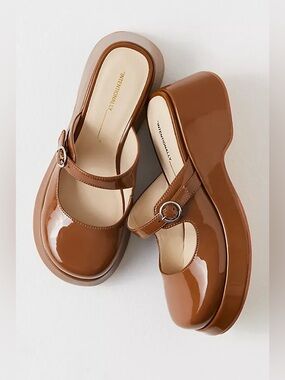 Intentionally Blank Era Platform Mary Janes Taupe Size 11